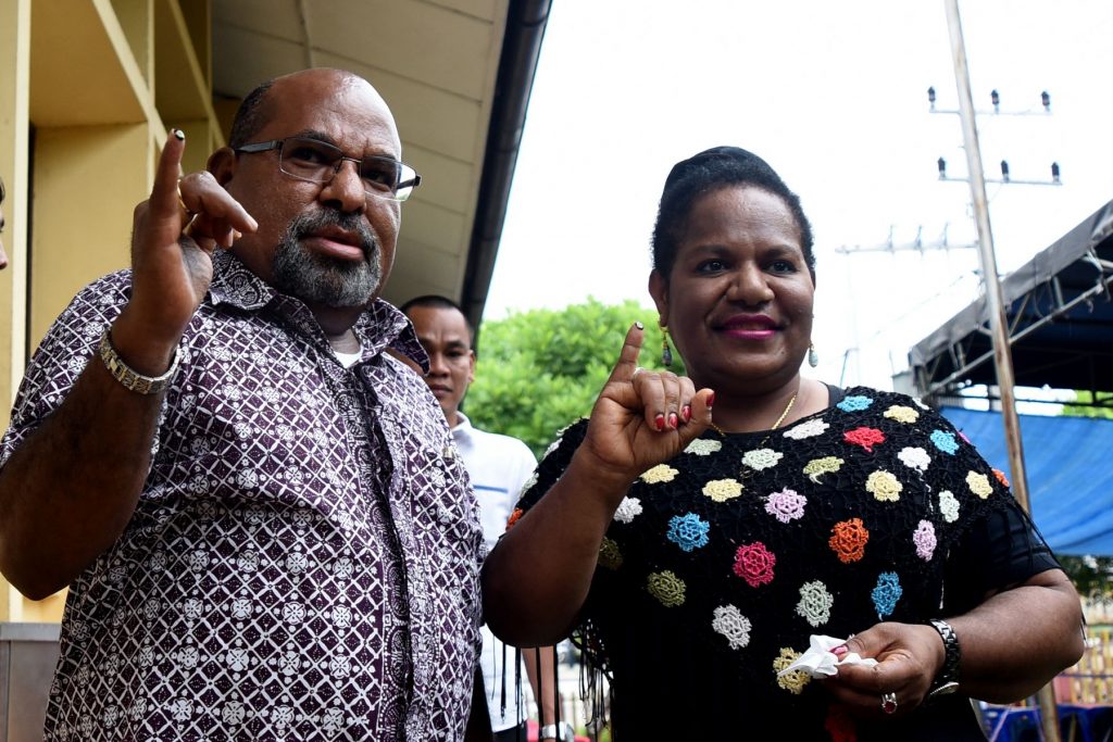 Gubernur Papua Lukas Enembe dan Istri